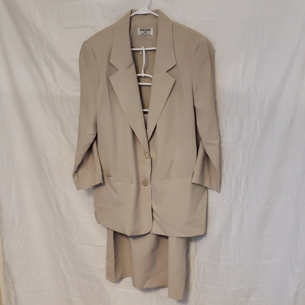 Ladies suit